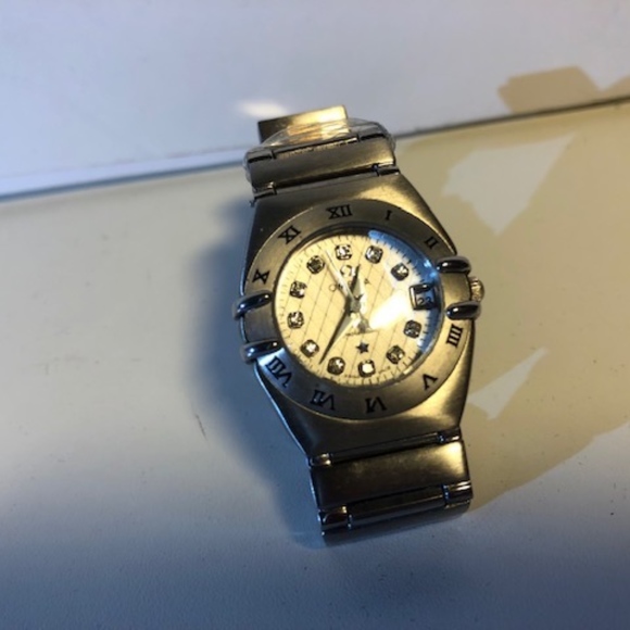 Stainless steel ladies watch, with diamonds